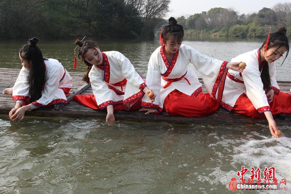 【组图】江苏常州淹城重现上巳节古风 汉服美女