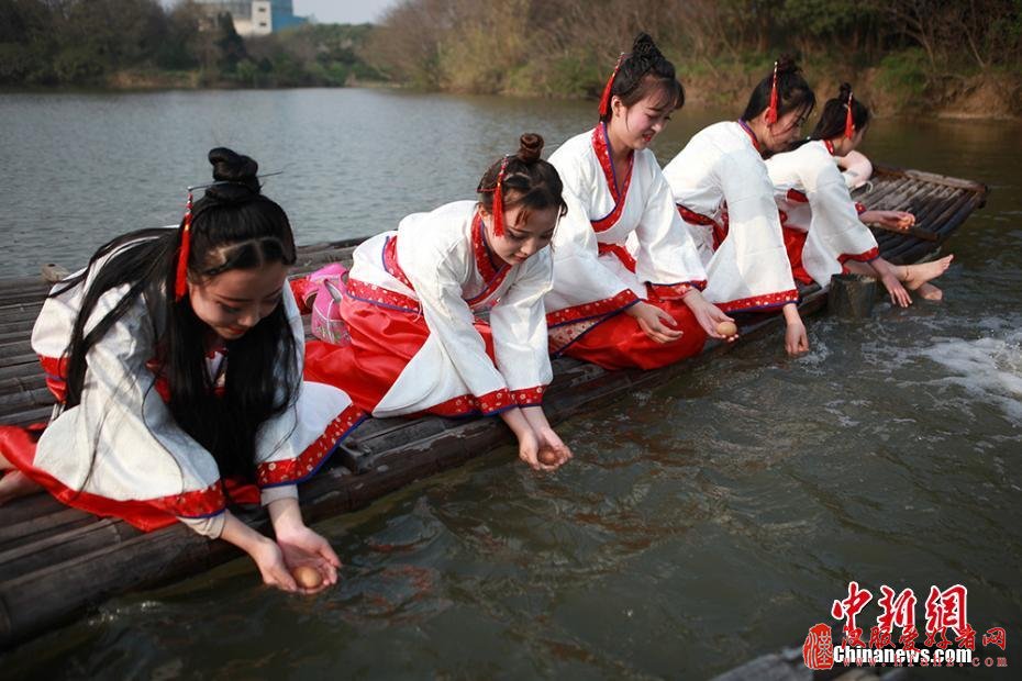 【组图】江苏常州淹城重现上巳节古风 汉服美女