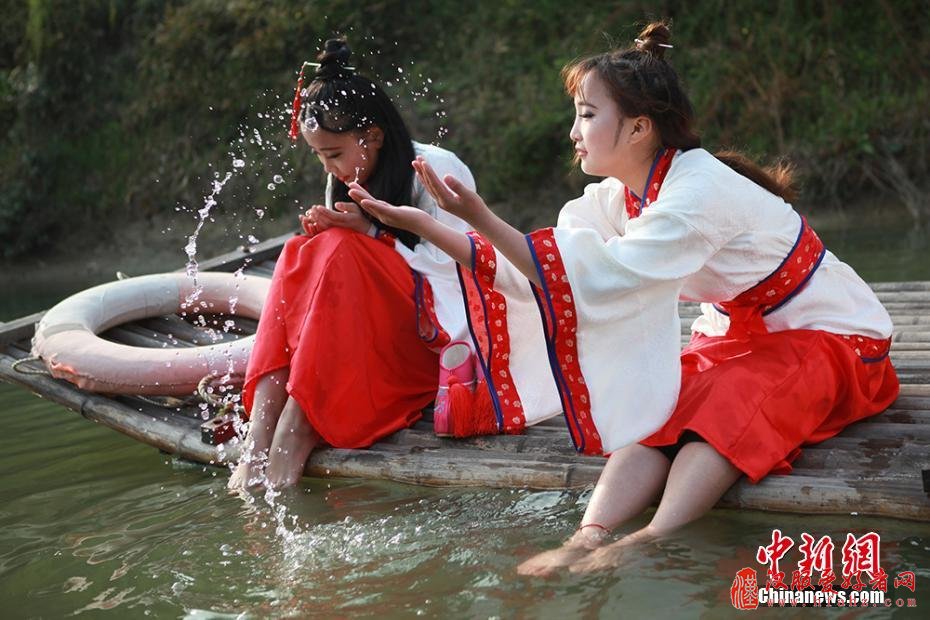 【组图】江苏常州淹城重现上巳节古风 汉服美女