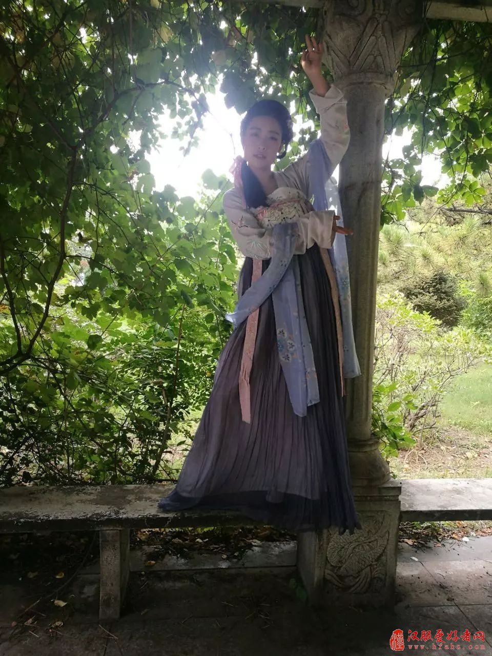 锡伯族女孩每天穿汉服上课 同学：好酷