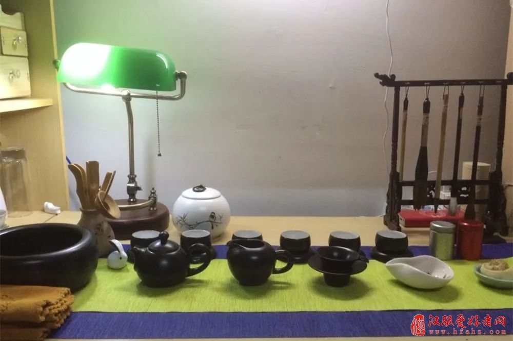 锡伯族女孩每天穿汉服上课 同学：好酷