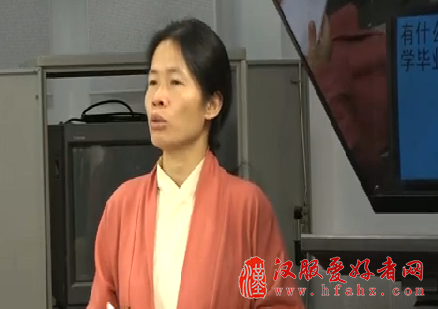 杭州一高校老师变身汉服控 每天着汉服授课