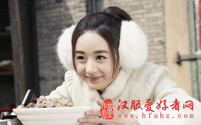 顾漫小说电视剧女主PK：郑爽清纯赵丽颖可爱顾漫式的爱情故事可是圈了不少女心，主演们撒的狗粮已经让小编快hold不住了！唐嫣、赵丽颖、到郑爽，顾漫几部剧的女主都是当红人气小花，发型PK你更喜欢谁？【详细】全民健身|娱乐|最HOT明星|最前沿情报站