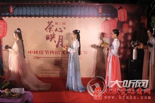 祭月祈福穿汉服品茶艺 泸州市民这样迎中秋