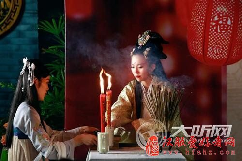 祭月祈福穿汉服品茶艺 泸州市民这样迎中秋