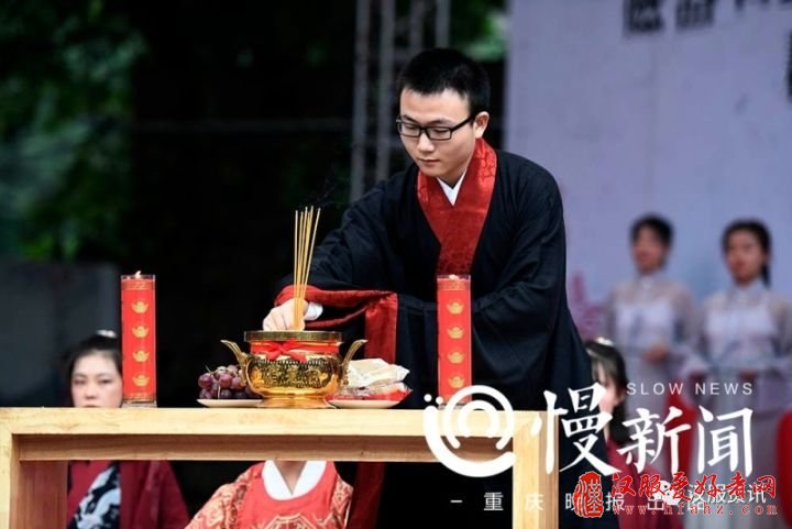 如何过中秋？ 月圆之夜，家家户户行祭月礼
