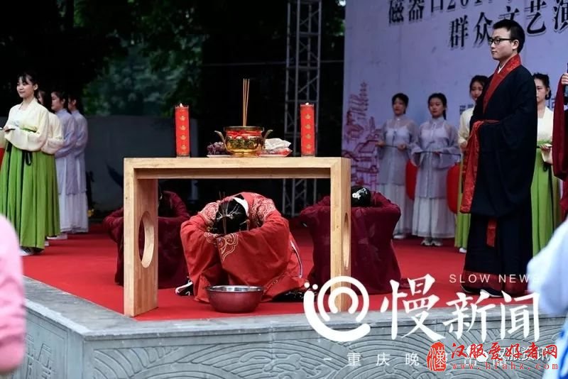 如何过中秋？ 月圆之夜，家家户户行祭月礼