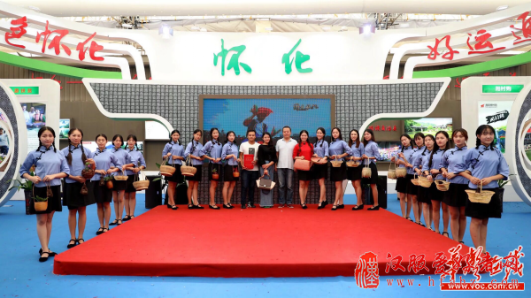 汉服美女穿越旅博会现场