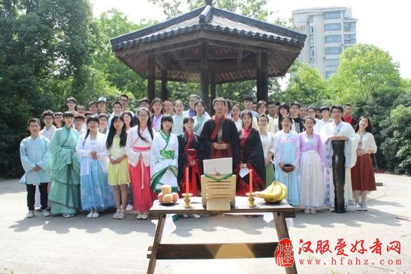  “华夏复兴，衣冠先行；始于衣冠，达于博远”