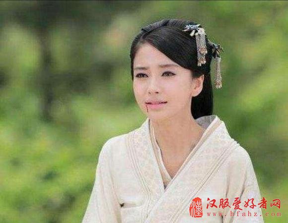 女星古装吐血照对比，演技差立现