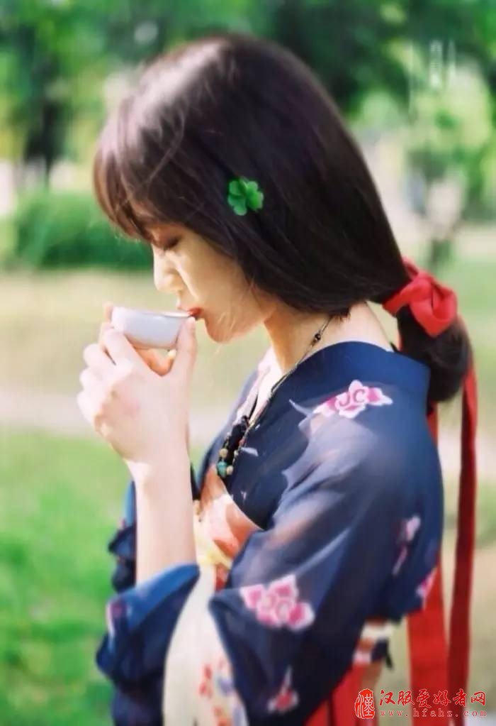  传统服饰大PK，中日韩你最爱哪款？