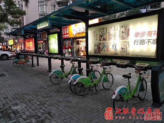 虽然未到停运期，但部分公共自行车站点已经车辆寥寥。 本文图均为 东南网 图