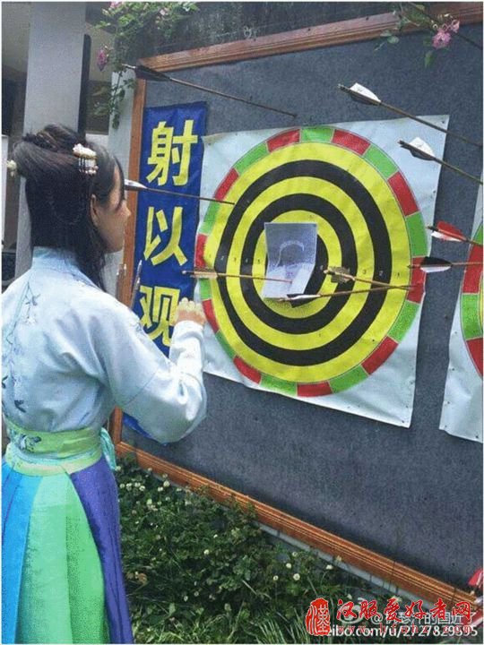  大学生社团身穿“汉服”射黄龙旗 引发批评后道歉