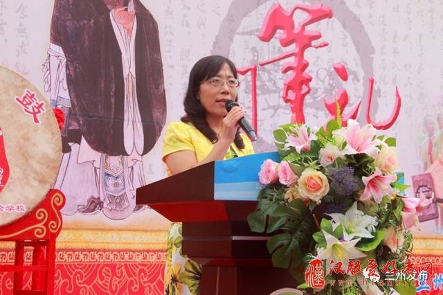 献礼教师节 ！穿汉服行“开笔礼” 写下人生第一个“人”字