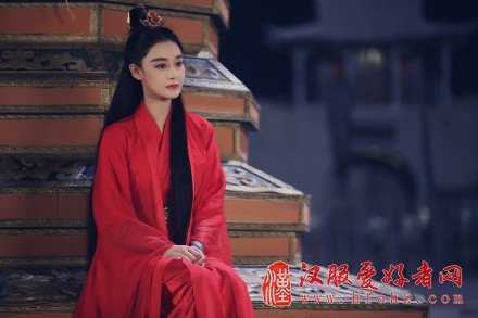 张馨予穿古装温柔恬静:等待是美好的过程(图