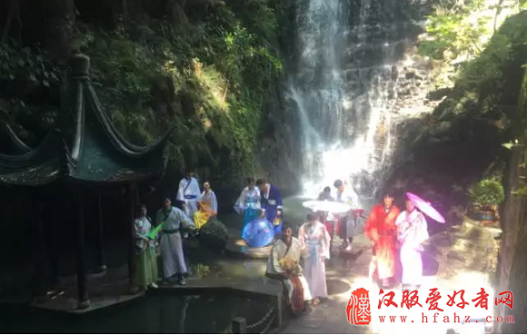 汉服秀、免费游、拍美照......今天的善卷洞惊艳了所有人!