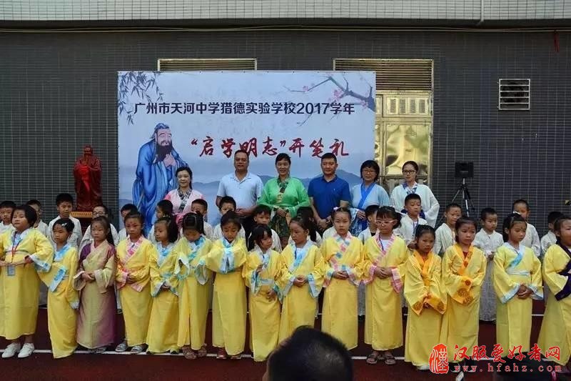 穿着汉服上学堂，小小学子行开笔礼！