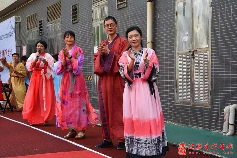 穿着汉服上学堂，小小学子行开笔礼！