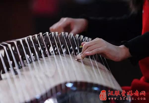  传统民族乐器——古筝