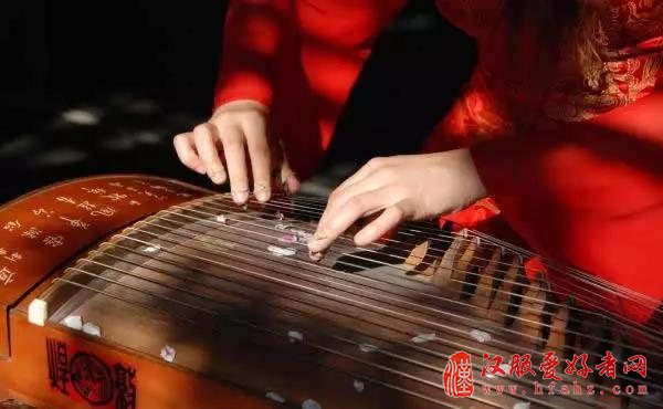 传统民族乐器——古筝