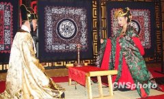 图:中式婚礼魅力渐增 绿衣新娘艳惊四座