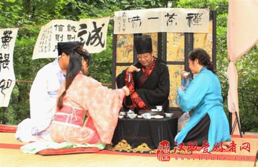 汉服品茗暨广州汉服协会爱心义卖在白云山举行