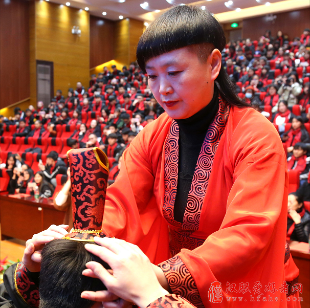 长江职业学院举办大学生成人礼仪式