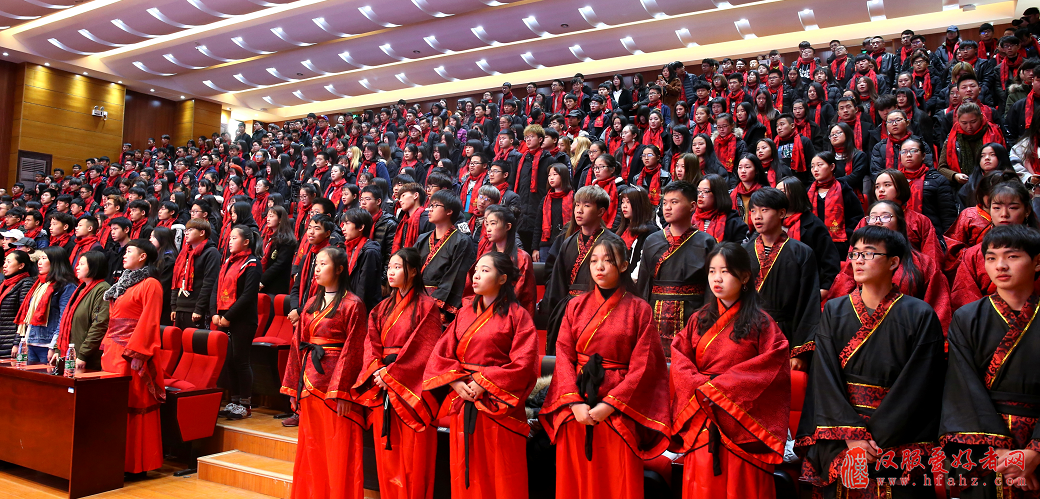 长江职业学院举办大学生成人礼仪式