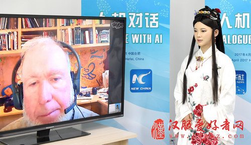 中国机器人“佳佳”为何穿汉服？美媒：灵感来自田螺姑娘_《参考消息》官方网站