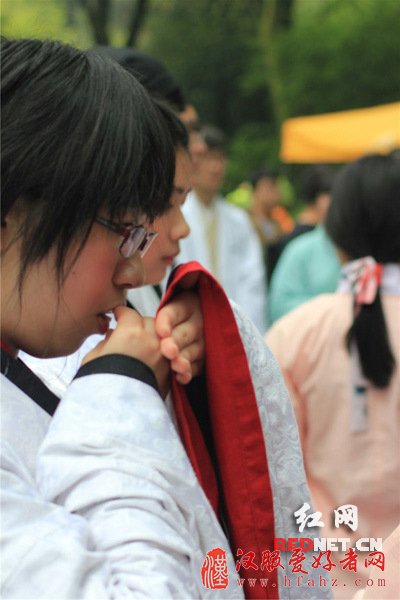 中南大学清明节着汉服吟咏祭英烈(组图)
