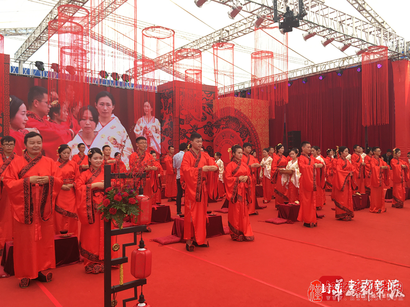 20对建筑新人工地上办汉服集体婚礼