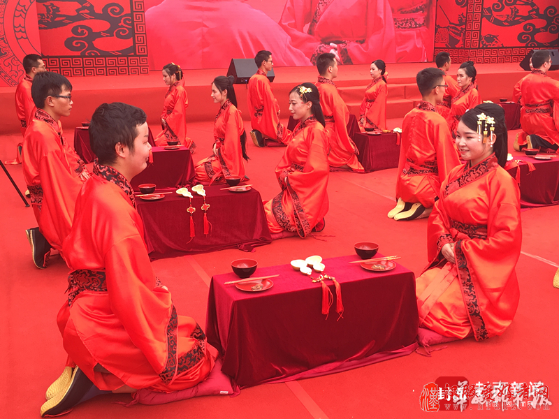 20对建筑新人工地上办汉服集体婚礼