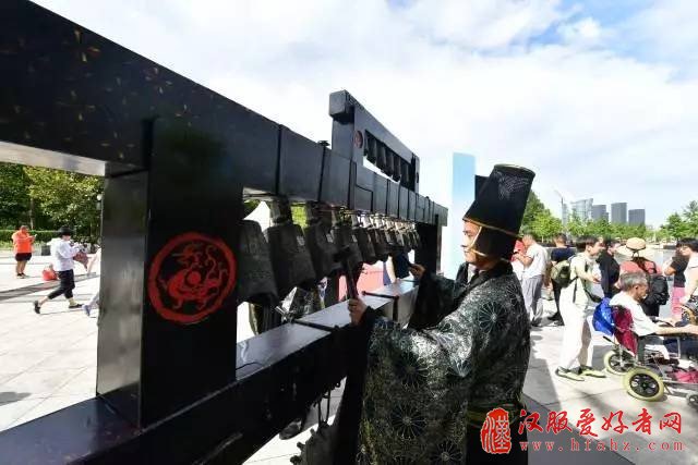过七夕，快来看汉服美女！玩投壶、绣荷包…今天的运河文化广场太嗨了！