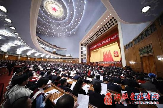 政府工作报告里的这些话 公务员们一定要记牢