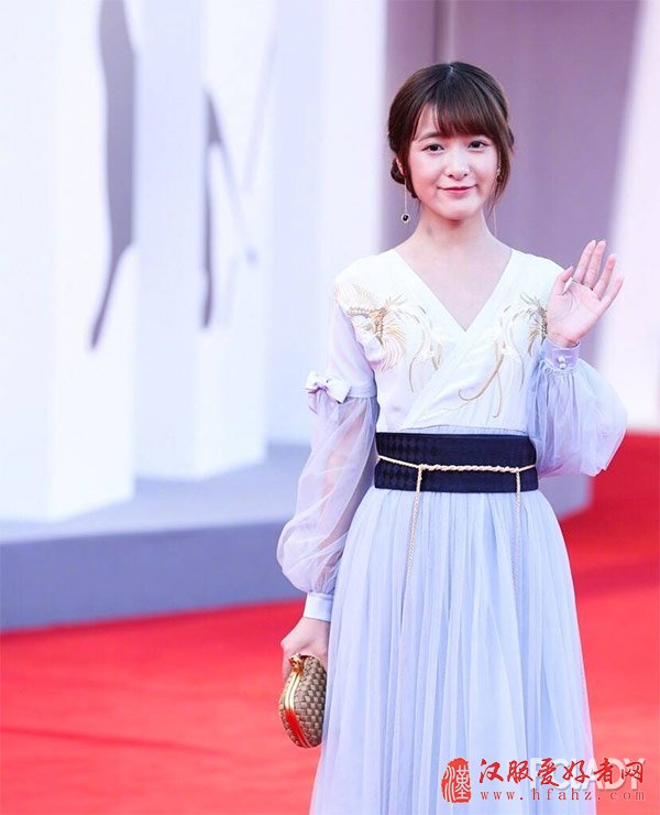 美哭了！徐娇绝美汉服造型似画中仙子