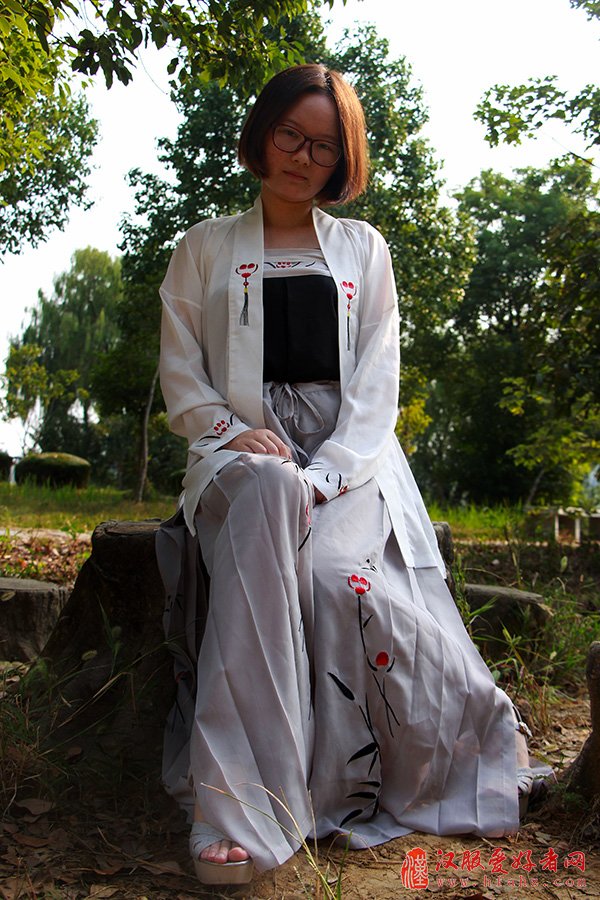  17岁女孩三年创业路：少女与汉服的美丽邂逅