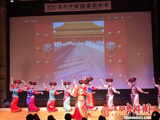 演出现场图。　东友 摄