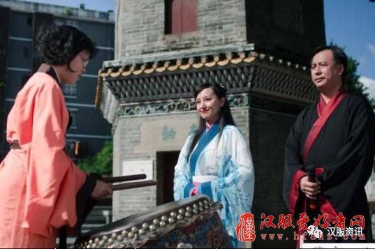荔湾区优秀高中毕业生身着汉服转文塔