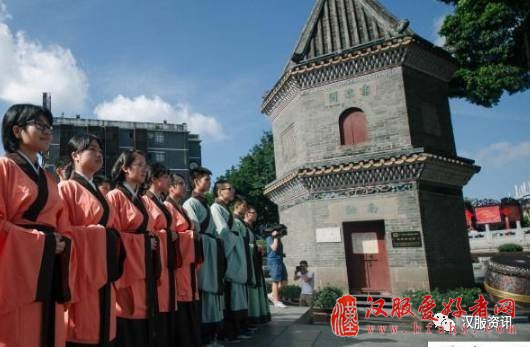 荔湾区优秀高中毕业生身着汉服转文塔