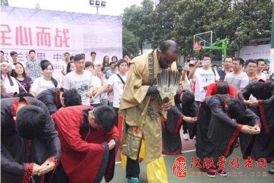 NBA球星尝鲜穿汉服：麦迪科比英俊潇洒，奥尼尔霸气十足！