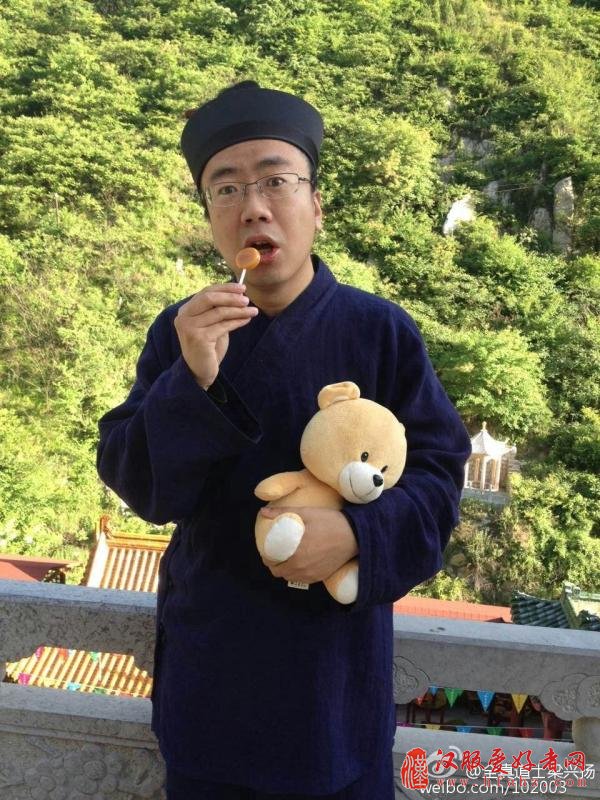  全真道士梁兴扬：别让汉服变成一种病