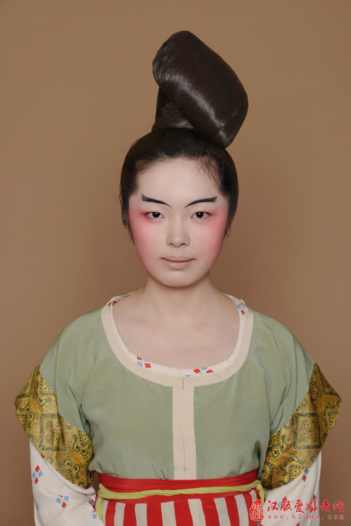  唐·单刀半翻髻造型