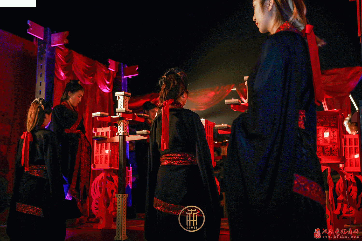  中国传统文化正当道 汉服婚礼回归本真