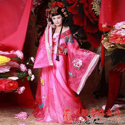  如何区别汉服与影楼装