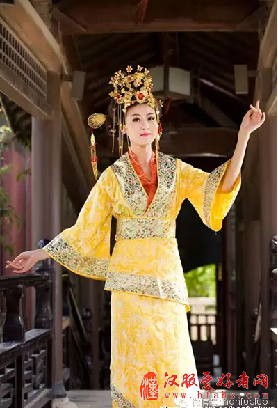  如何区别汉服与影楼装
