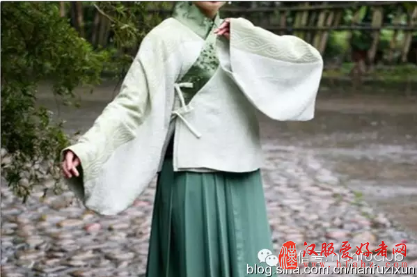  如何区别汉服与影楼装