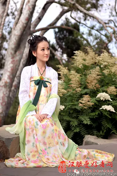  如何区别汉服与影楼装
