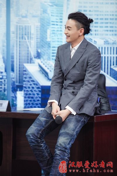 《快乐大本营》周一围即兴表演 搭档胡一天暖男