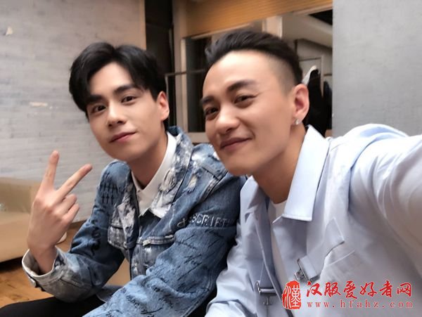 《快乐大本营》周一围即兴表演 搭档胡一天暖男