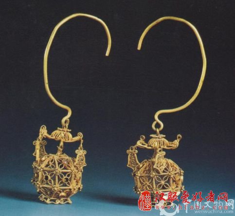 明代金灯笼耳坠（图片来自作家孟晖微博）